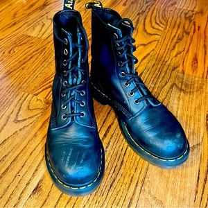 Dr. Martens 1460 Classic Black 8-eye Nappa Leather Boots EUC